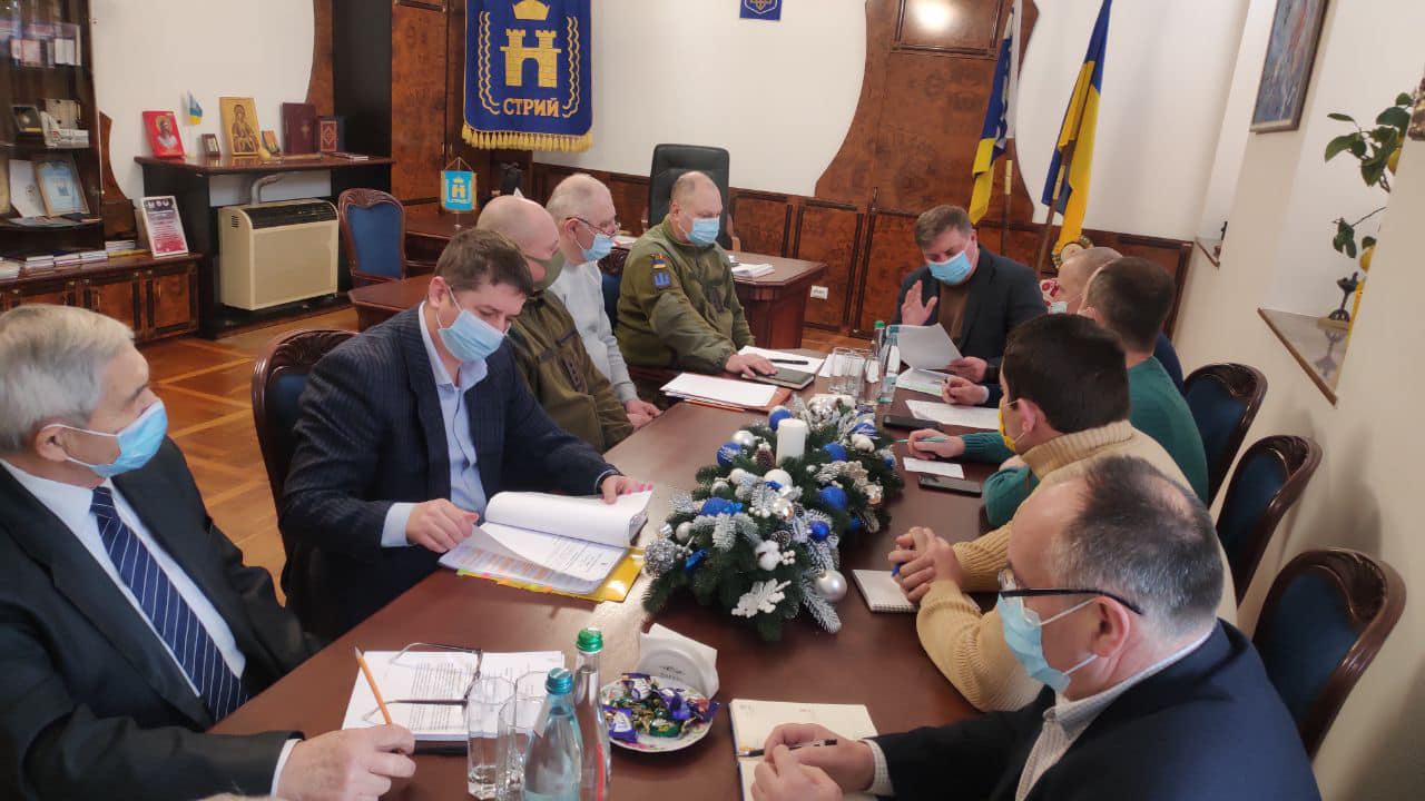 Міський голова Олег Канівець зібрав нараду, де обговорили процеси формування батальйону територіальної оборони