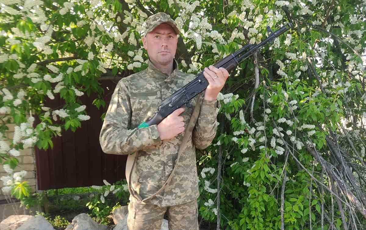 На щиті.