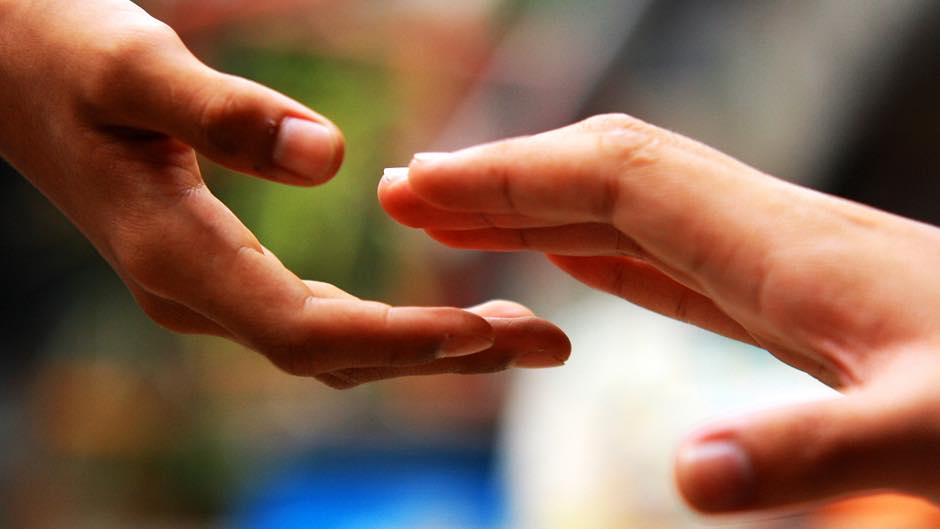 Допомогти допомагати