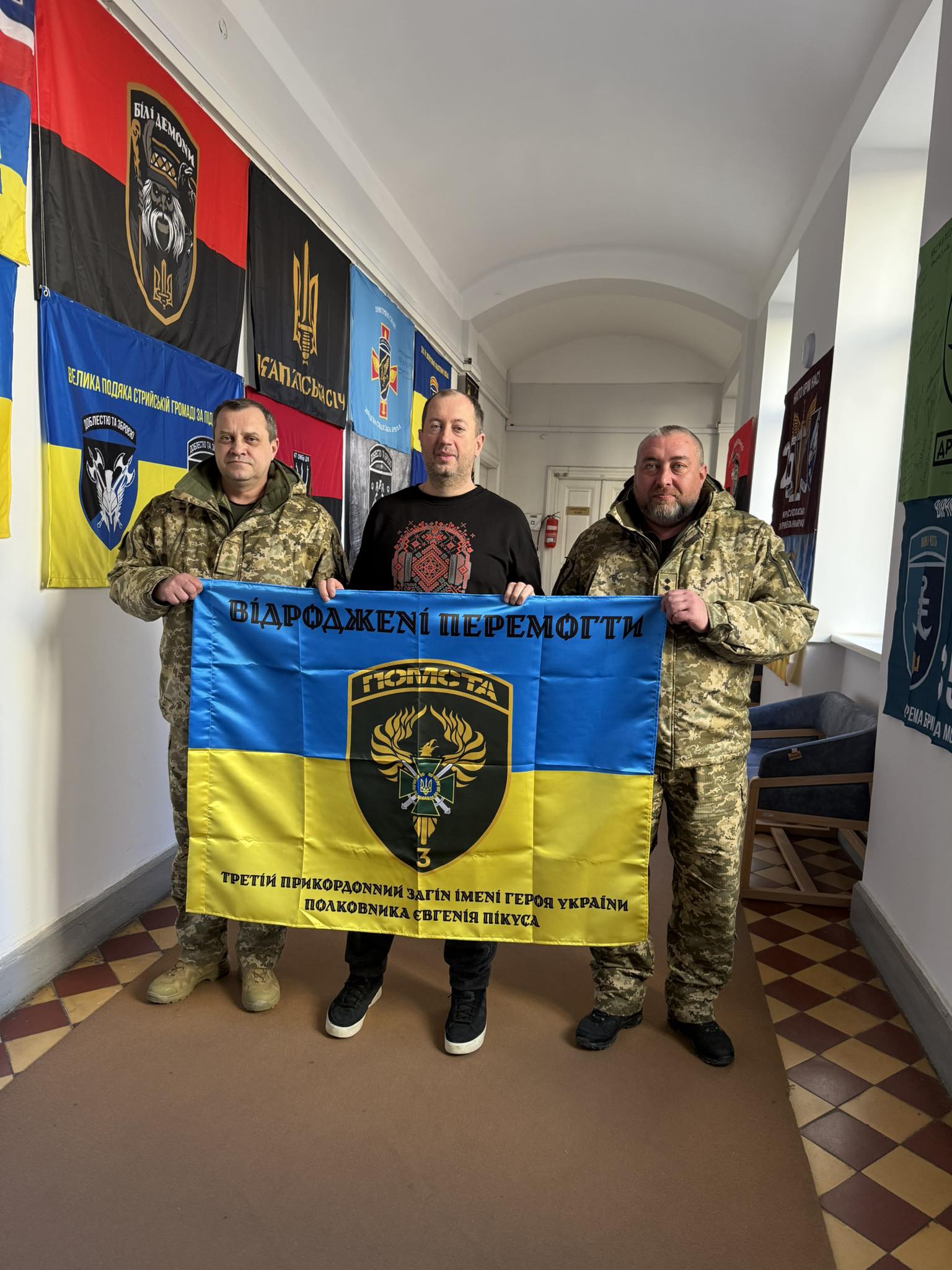 Новий стяг від 3 прикордонного загону імені Героя України полковника Євгенія Пікуса