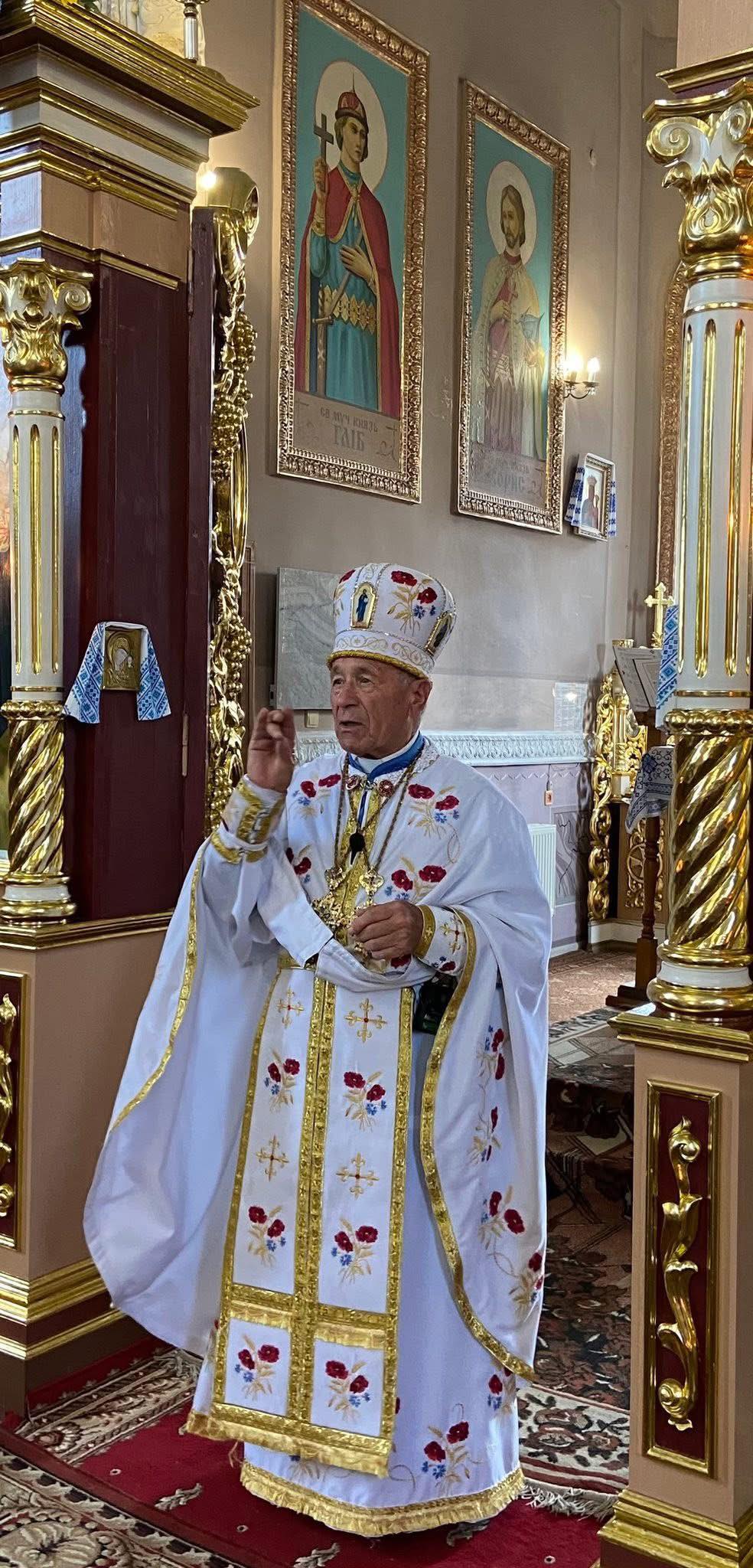 Щиро вітаємо з поважним ювілеєм – 80-ти річчям отця Івана Улинця