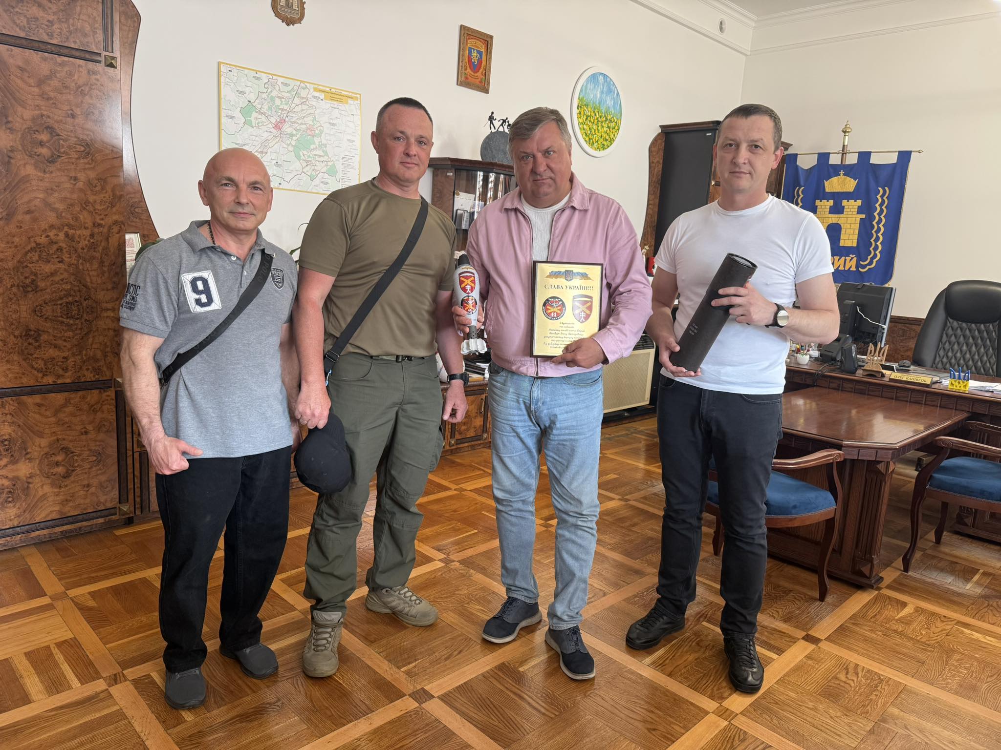 Стрийську міську раду відвідали з подарунками представники 44 окремої артилерійської бригади