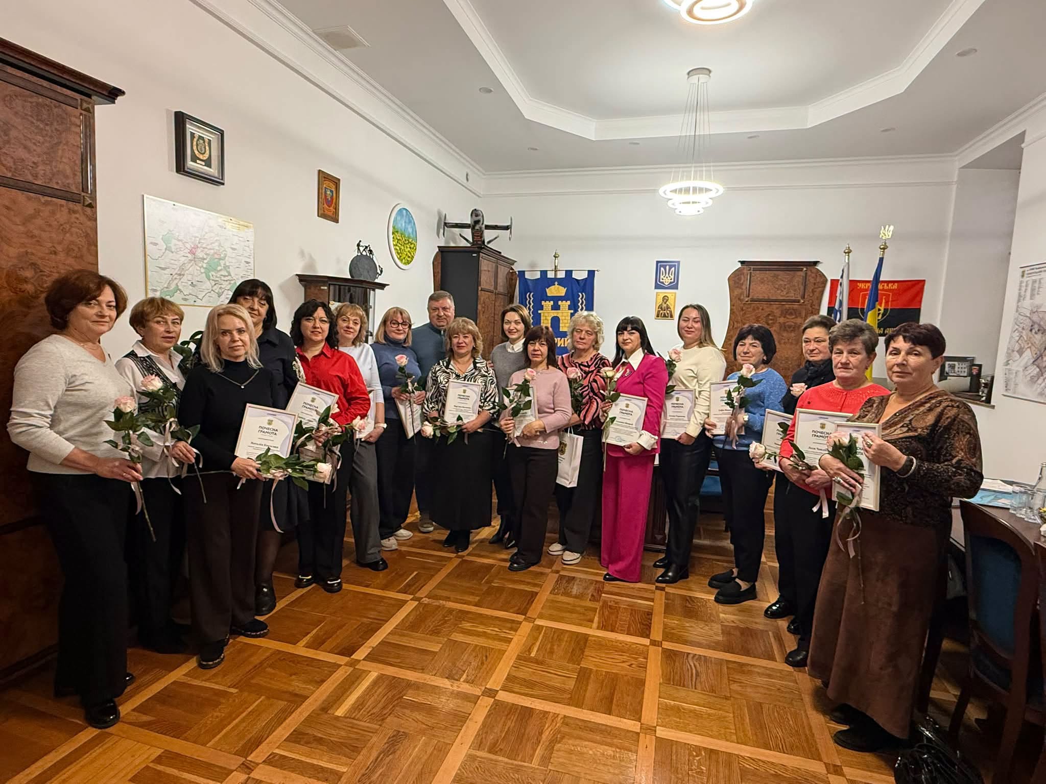 Напередодні Дня працівника соціальної сфери голова Стрийської громади Олег Канівець та заступниця Христина Король привітали колег